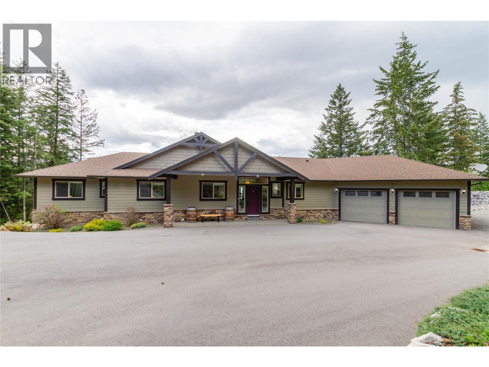 6032 Lynx Drive. Vernon, British Columbia