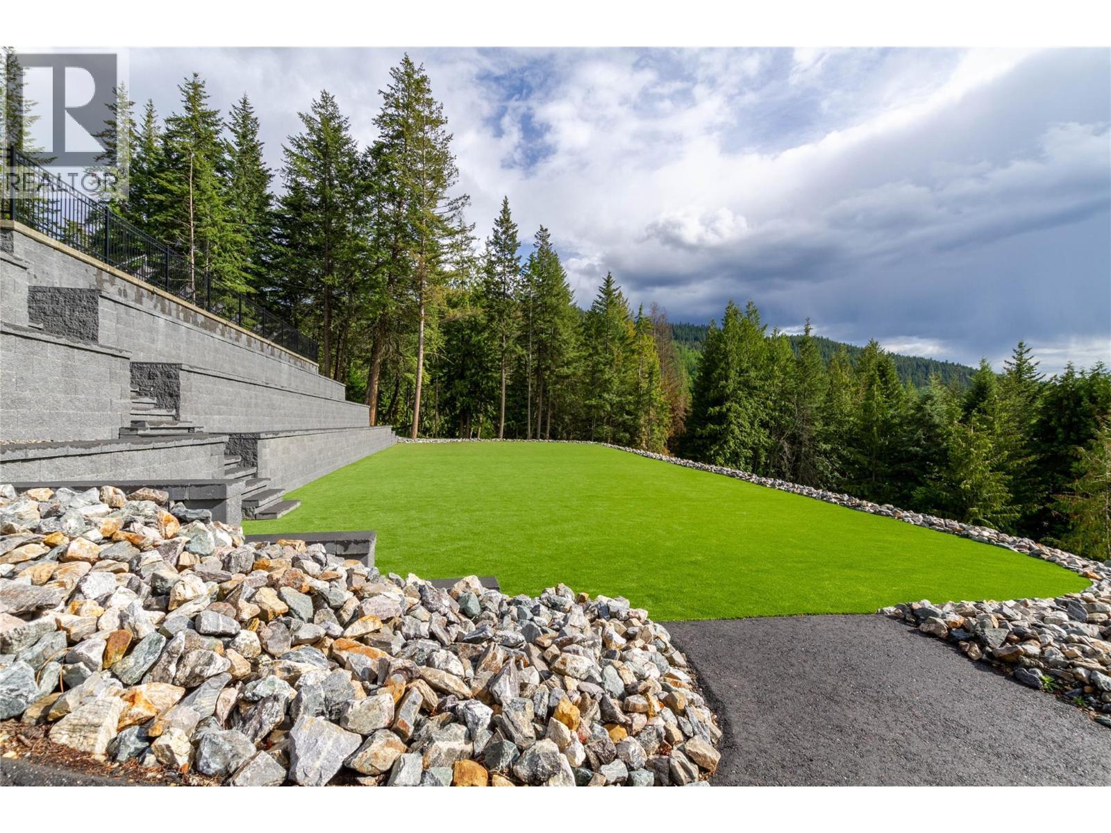 6032 Lynx Drive. Vernon, British Columbia