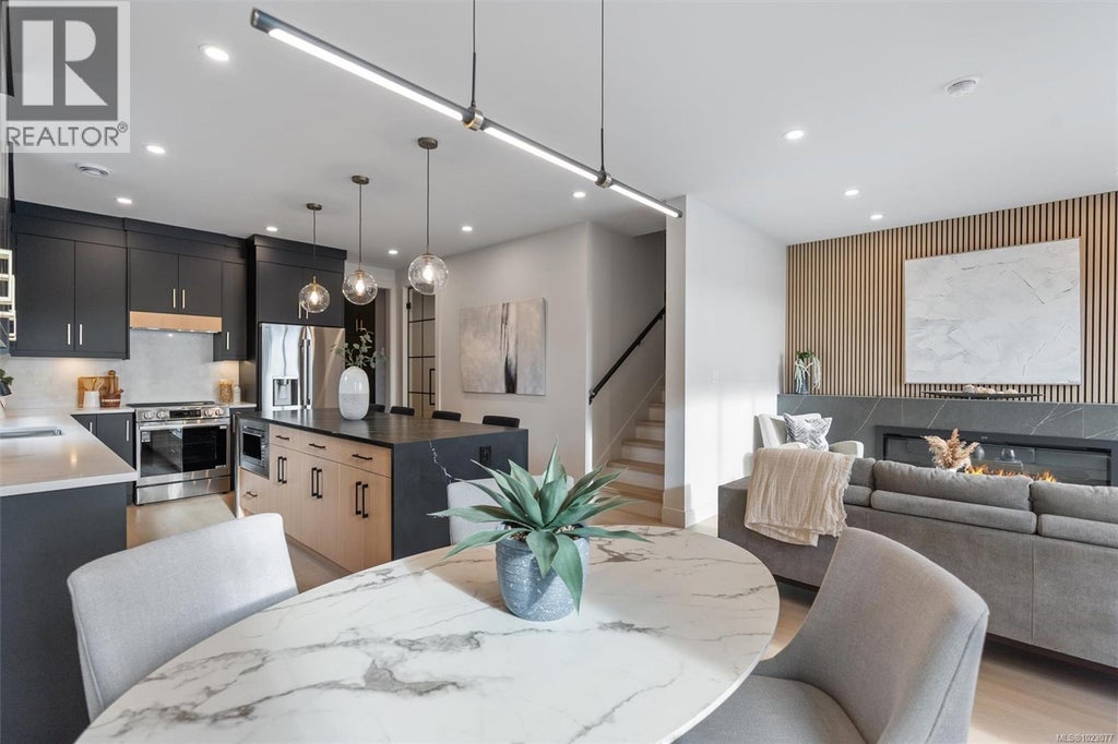 4 588 Whiteside Street, Saanich