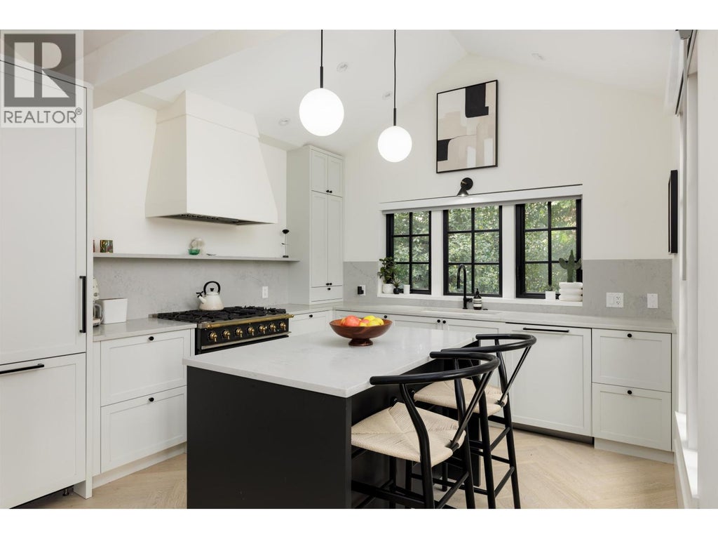 2502 W 33rd Avenue, Vancouver