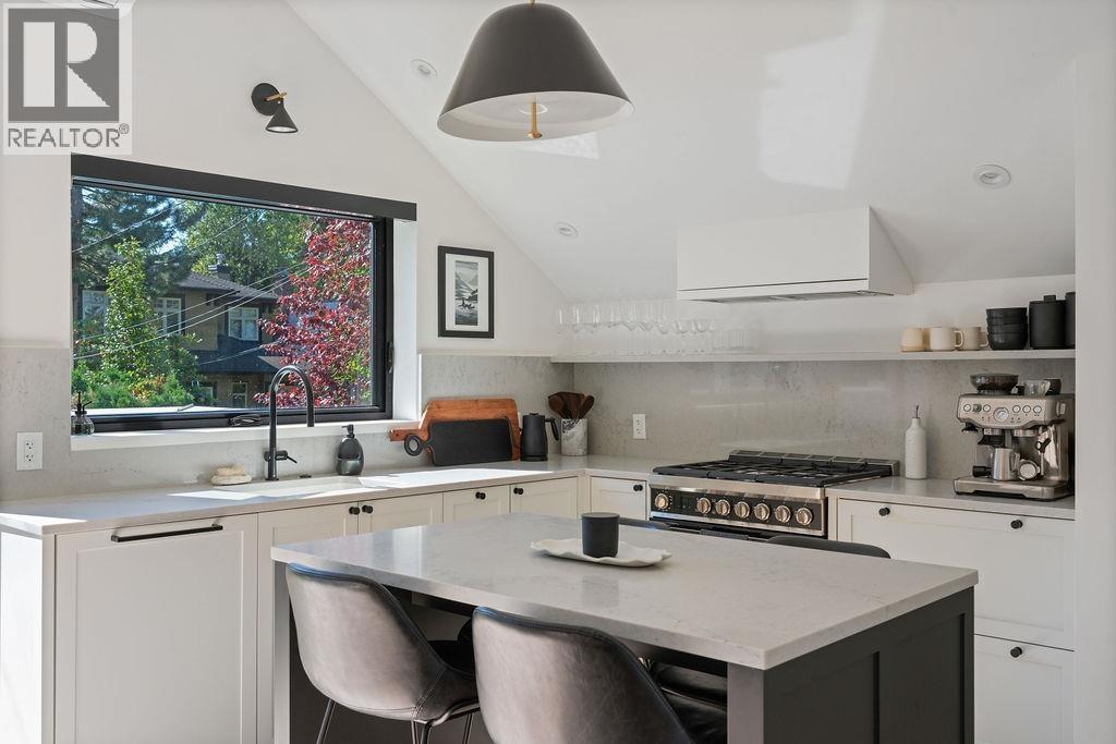 4921 Larch Street, Vancouver