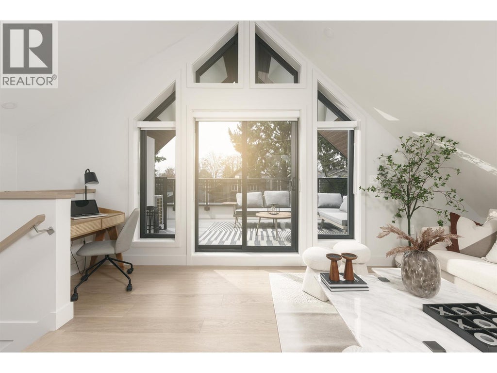 2 2635 W 12th Avenue, Vancouver