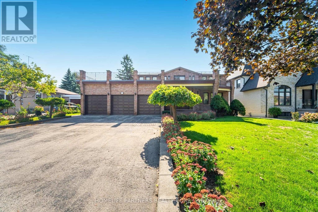 55 Wallasey Avenue, Toronto (humberlea-Pelmo Park)