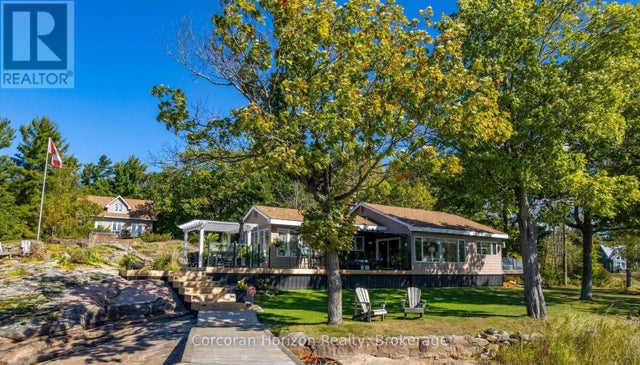 4476 Island 1040/little Beausoleil Island, Georgian Bay (baxter)