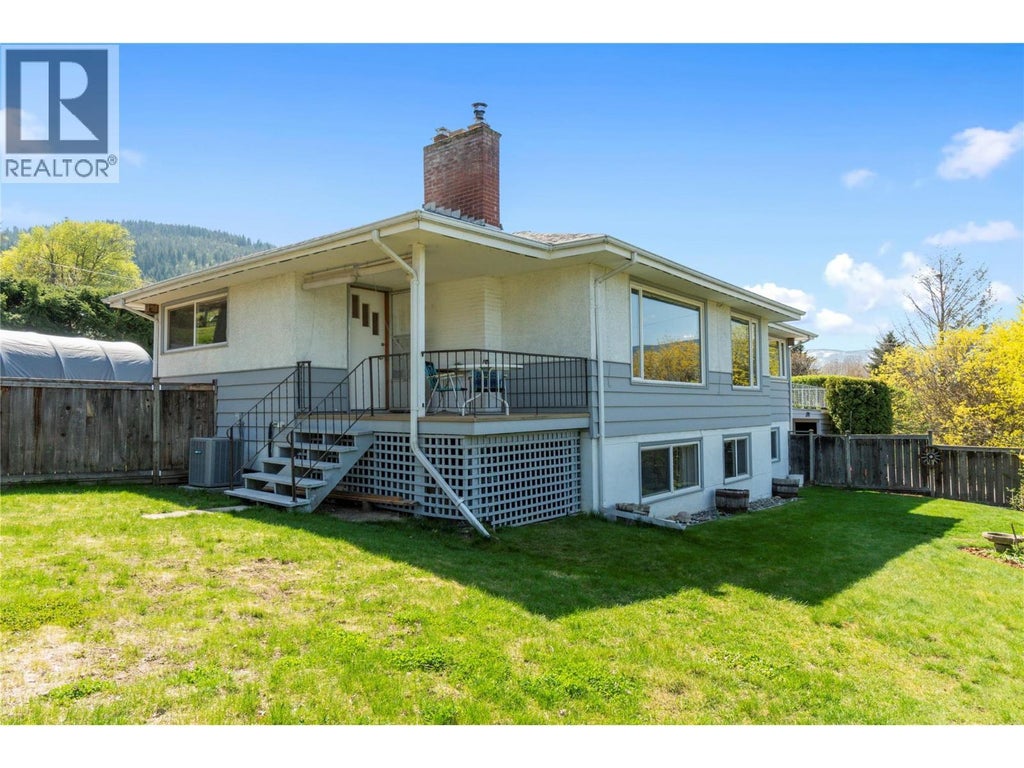 1290 15 Street Se, Salmon Arm