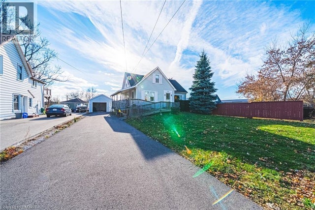 9037 Airport Road W, Hamilton