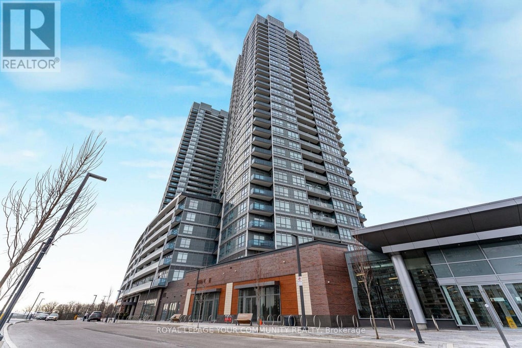 A909 - 30 Upper Mall Way, Vaughan (brownridge)