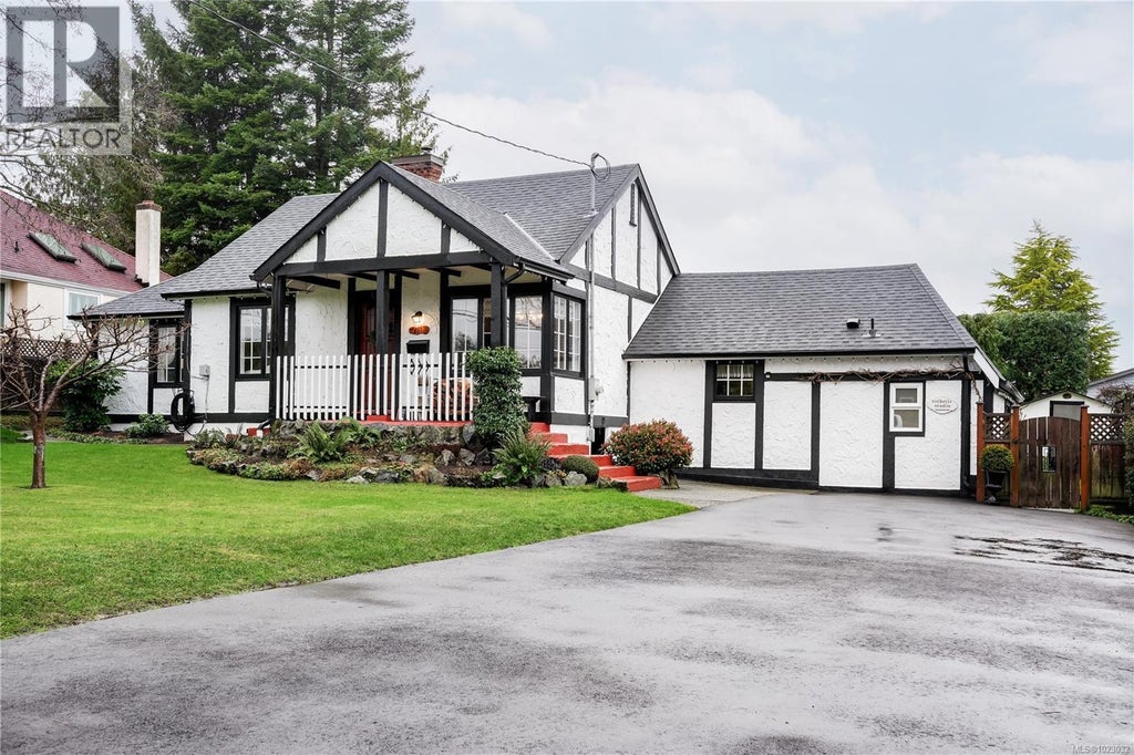 841 Mann Avenue, Saanich