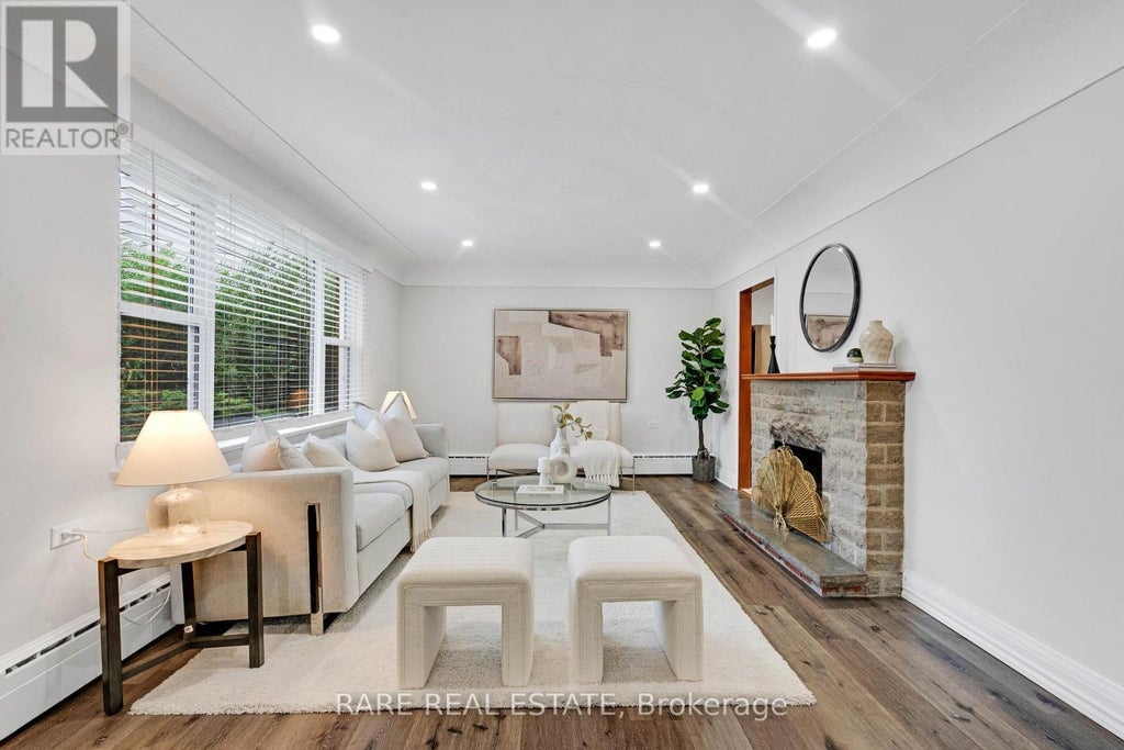 2073 Leighland Road, Burlington (freeman)