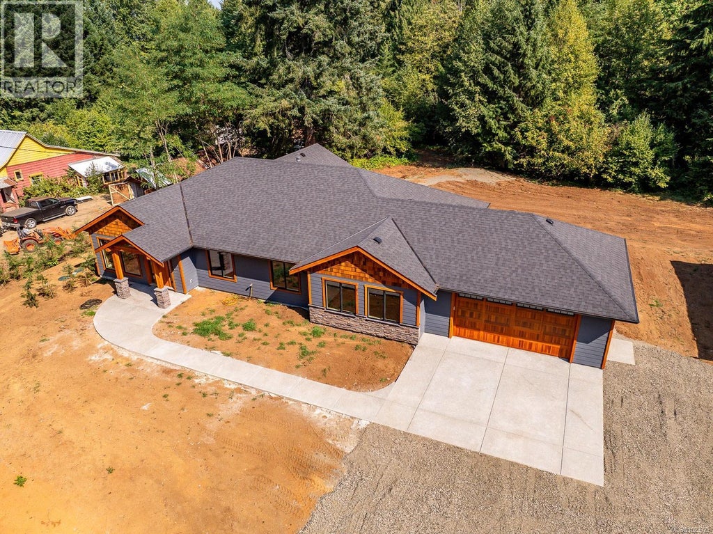 3368 Small Road, Courtenay
