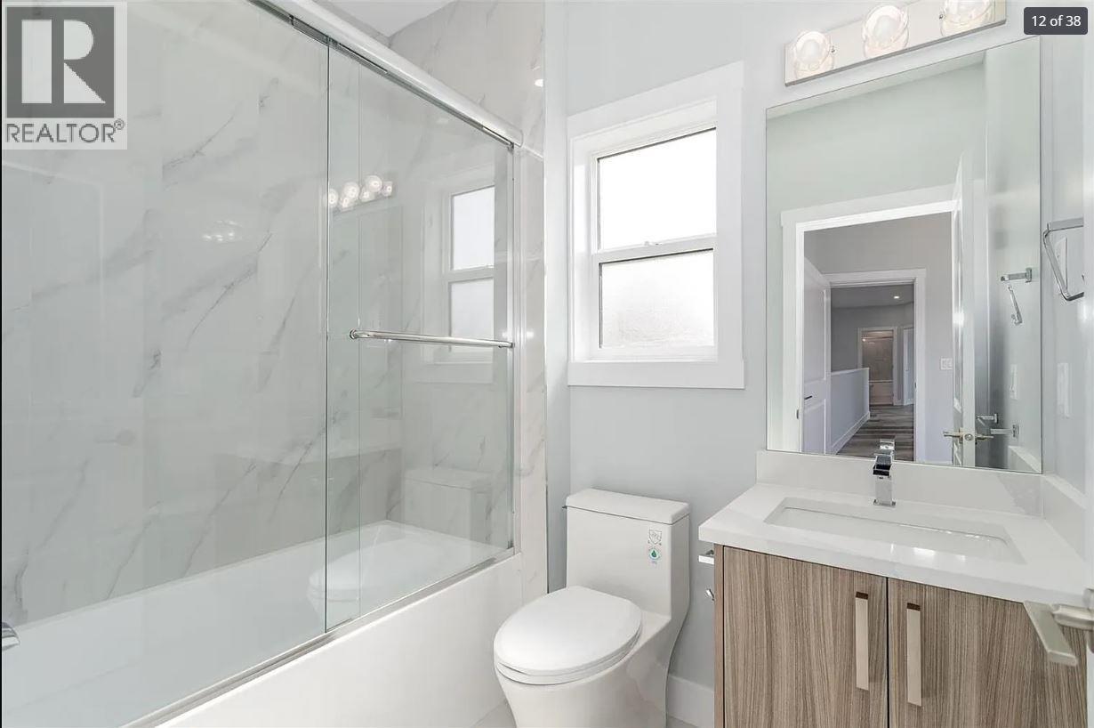 1046 Martin Avenue Unit# 3. Kelowna, British Columbia