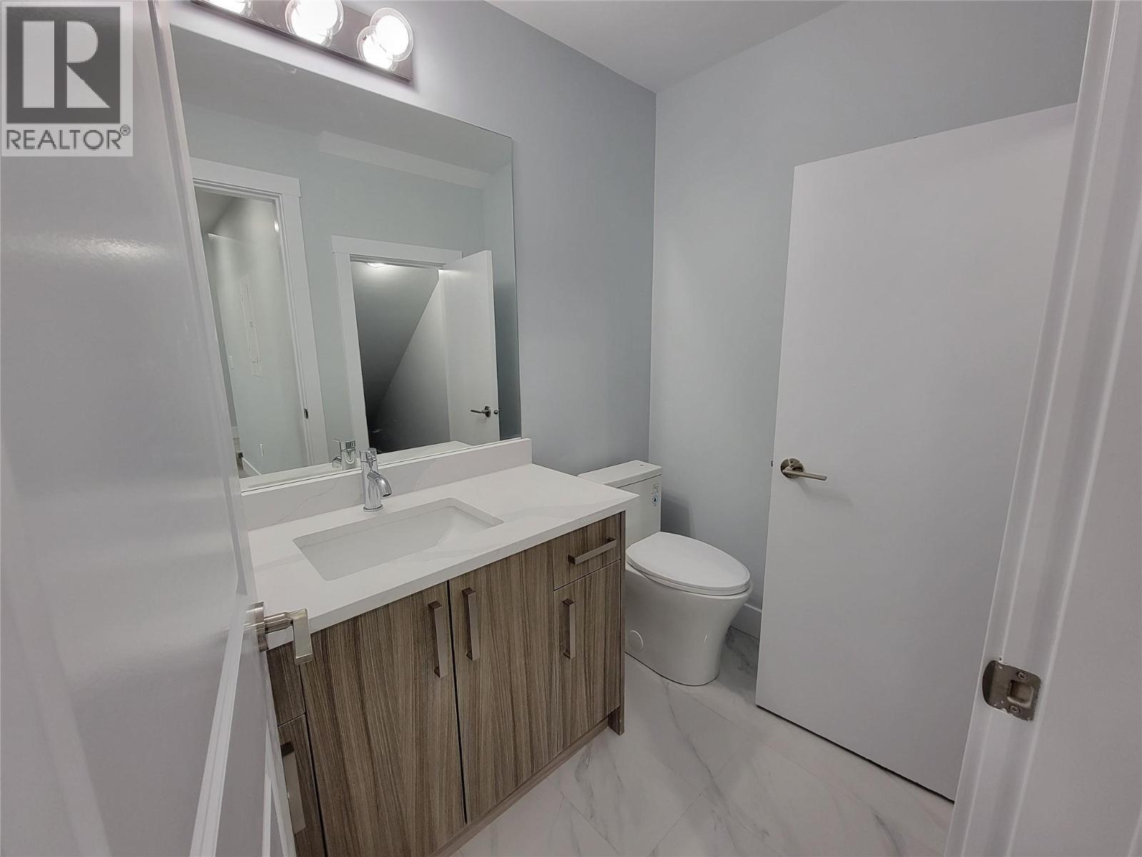 1046 Martin Avenue Unit# 3. Kelowna, British Columbia