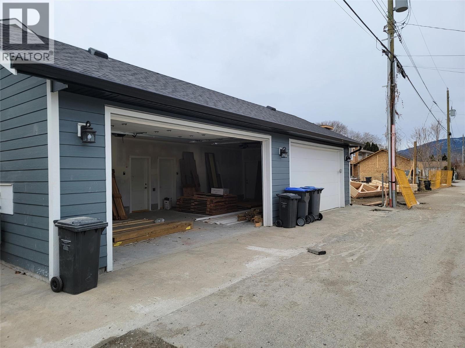 1046 Martin Avenue Unit# 3. Kelowna, British Columbia