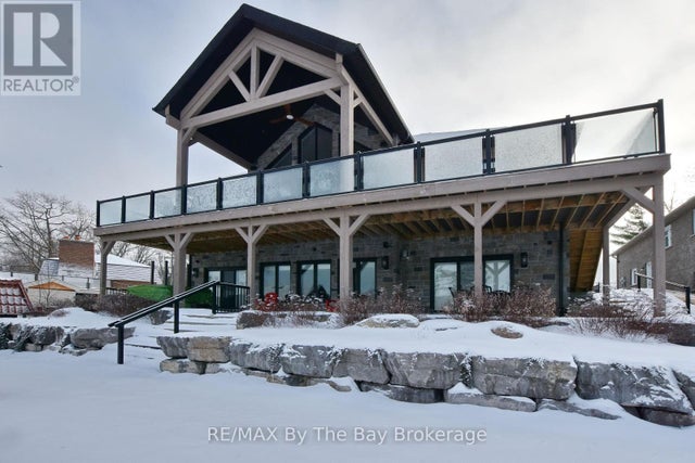 18 Edgewater Road, Wasaga Beach