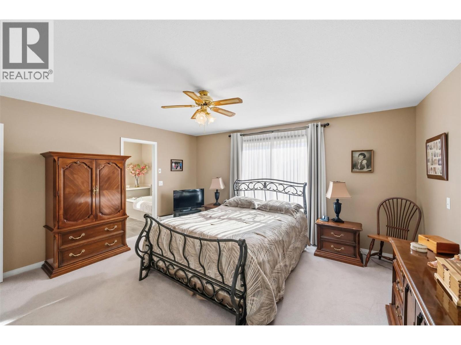 5291 Bradbury Street. Peachland, British Columbia