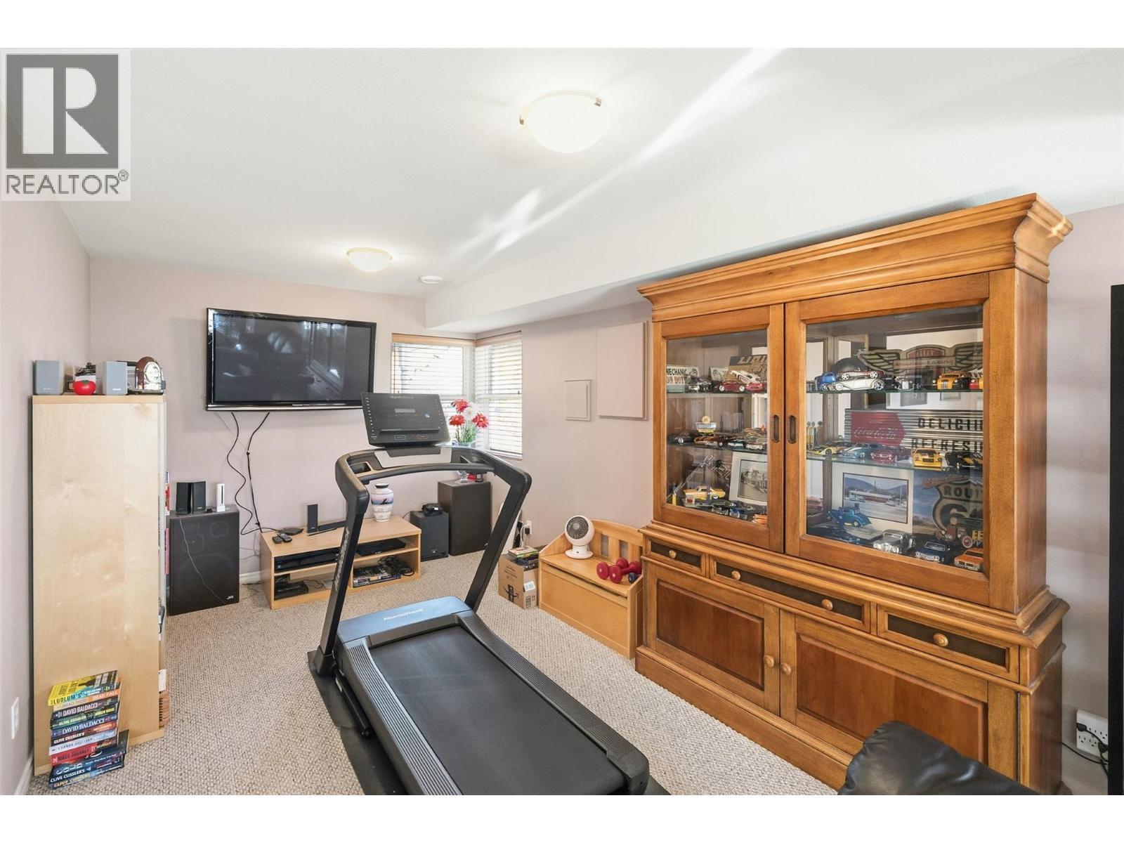 5291 Bradbury Street. Peachland, British Columbia