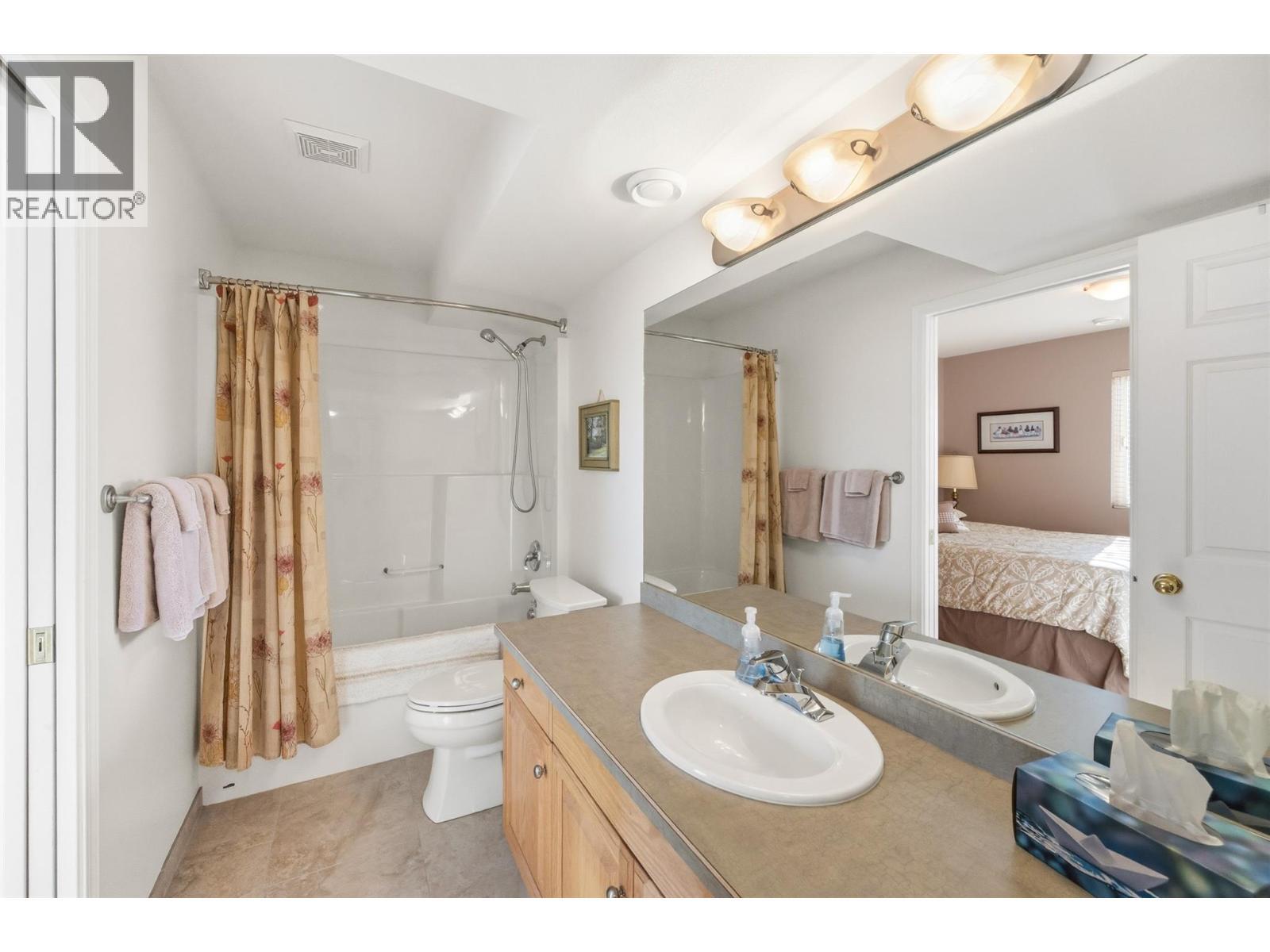 5291 Bradbury Street. Peachland, British Columbia