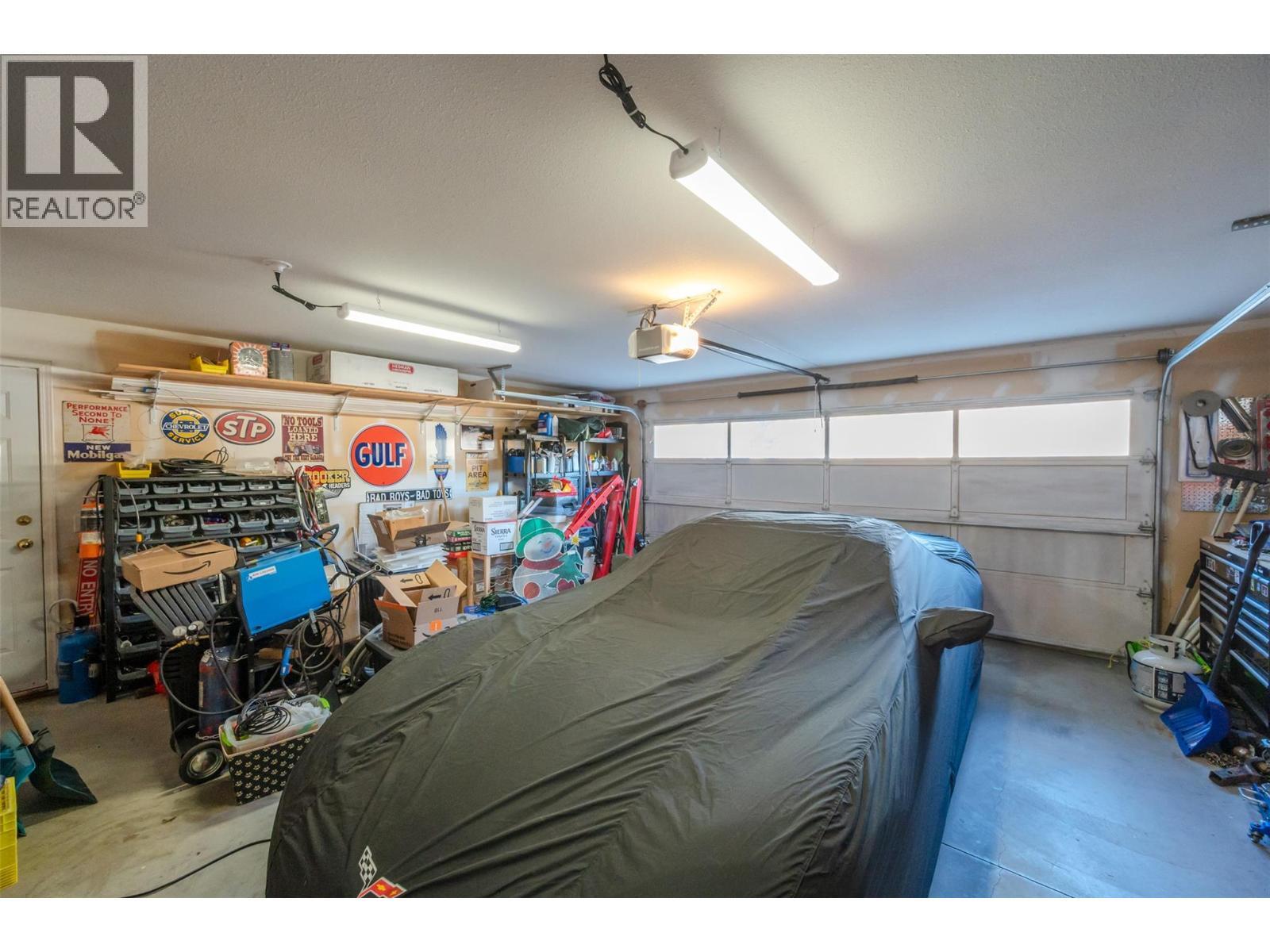 5291 Bradbury Street. Peachland, British Columbia