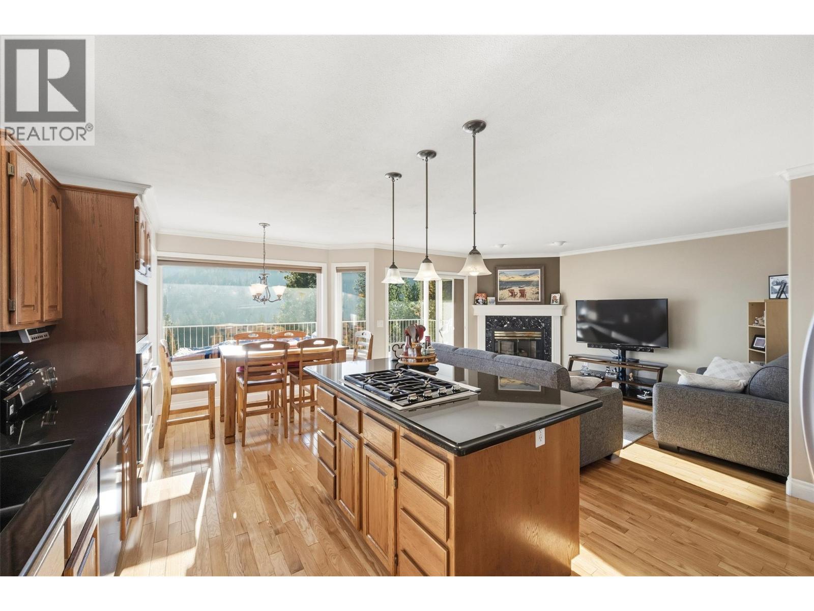 5291 Bradbury Street. Peachland, British Columbia