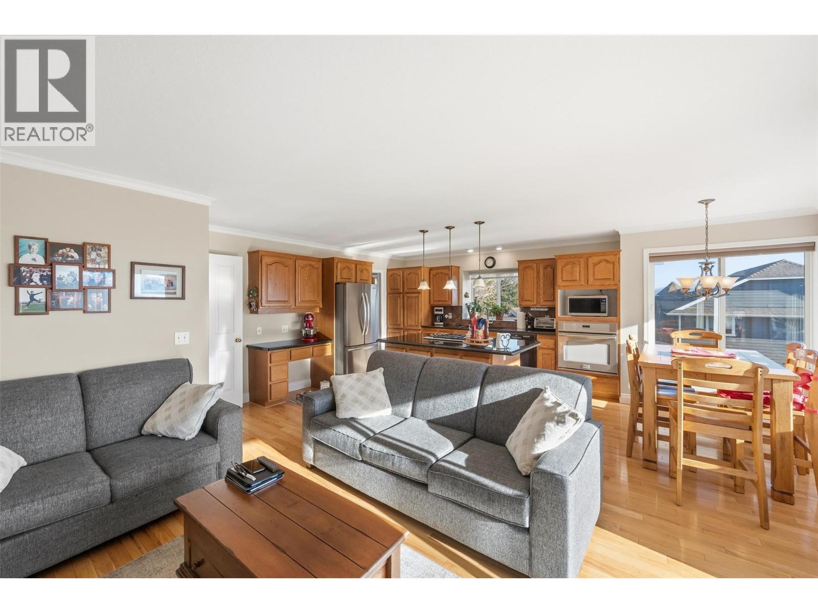 5291 Bradbury Street. Peachland, British Columbia