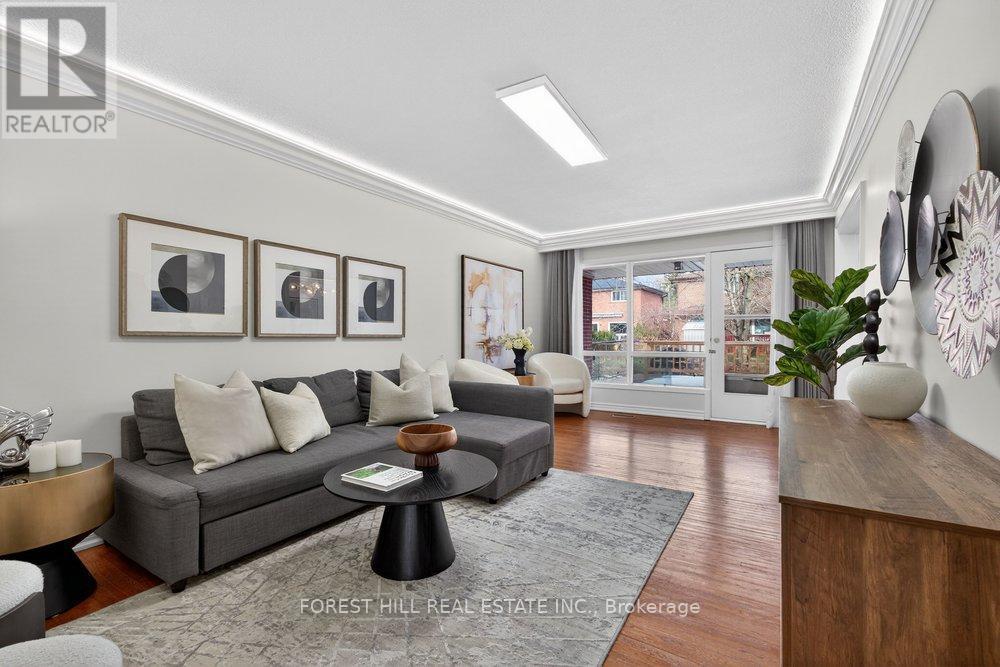 26 Fontainbleau Drive, Toronto (newtonbrook West)