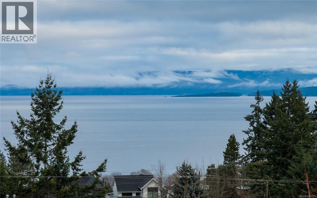 303 222 Second Avenue W, Qualicum Beach