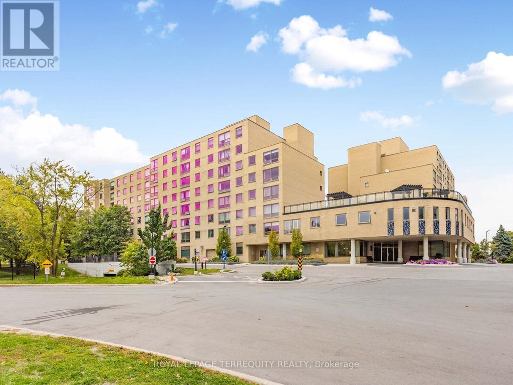 203 - 326 Major Mackenzie Drive E, Richmond Hill (crosby)