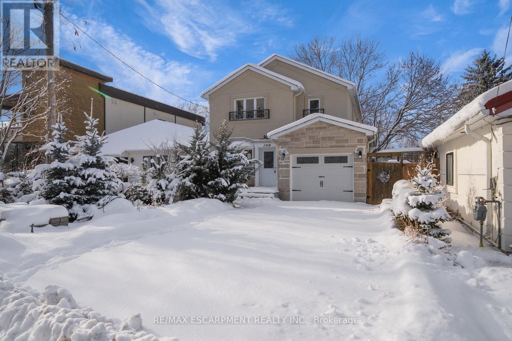 108 Olde Bayview Avenue, Richmond Hill (oak Ridges Lake Wilcox)