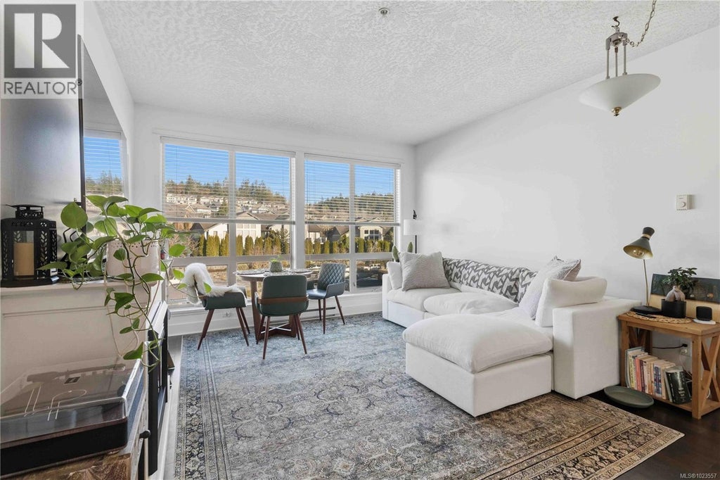 303 627 Brookside Road, Colwood