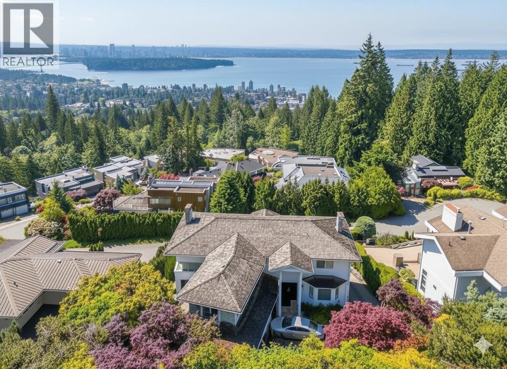 2585 Westhill Way, West Vancouver