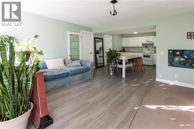 1813 Cardinal Creek Road. Kelowna, British Columbia