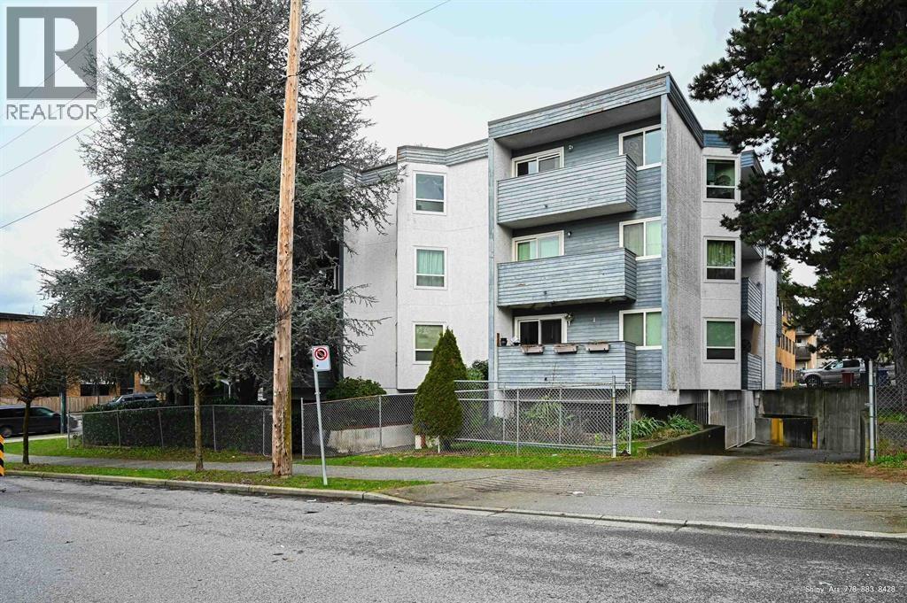 406 16 Lakewood Drive, Vancouver
