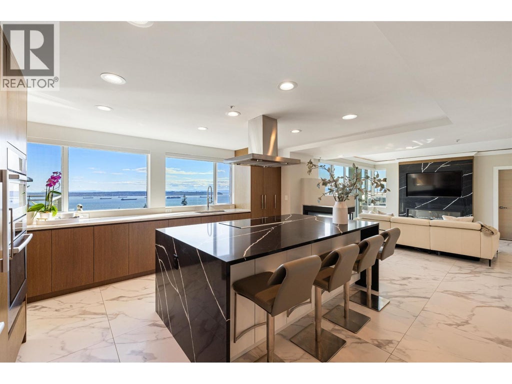 701 3105 Deer Ridge Drive, West Vancouver