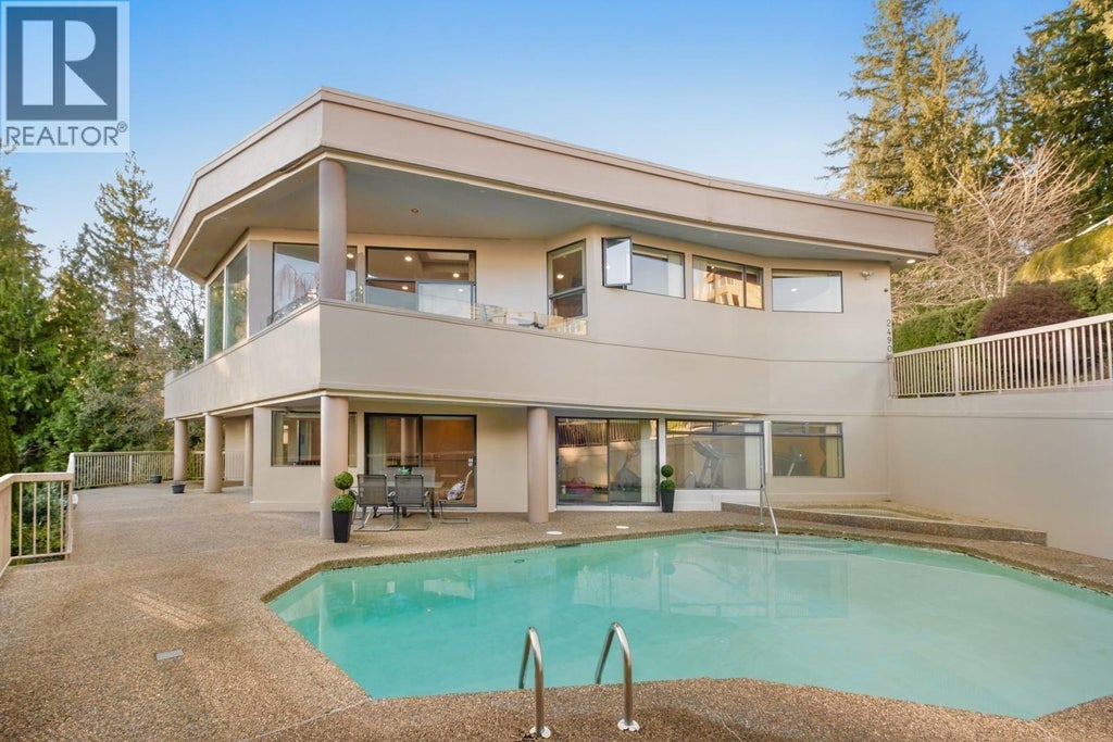 2490 Westhill Court, West Vancouver