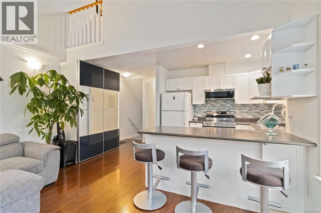 211 2849 Peatt Road, Langford