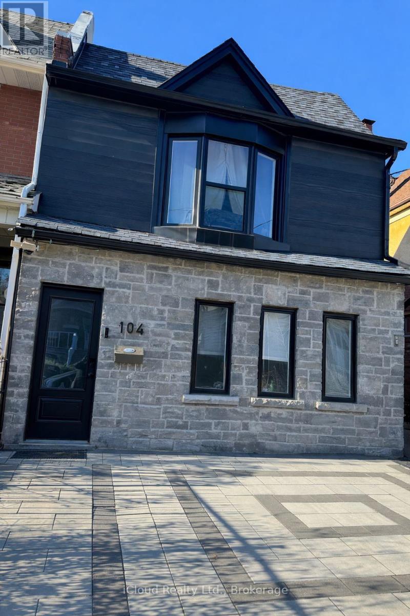 104 Mcroberts Avenue, Toronto (corso Italia-Davenport)