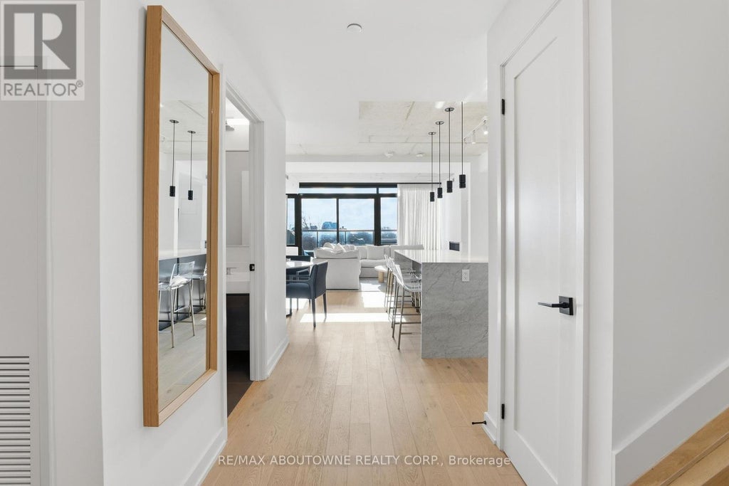 Ph619 - 899 College Street, Toronto (trinity-Bellwoods)