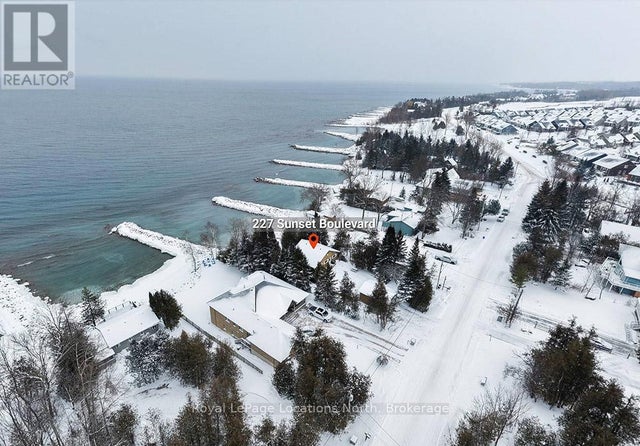 227 Sunset Boulevard, Blue Mountains