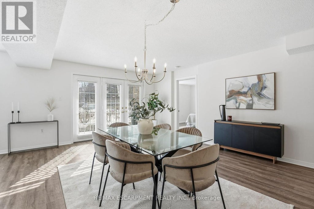 E106 - 216 Plains Road W, Burlington (bayview)