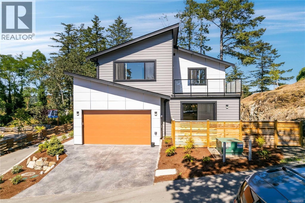 231 Heddle Avenue, View Royal