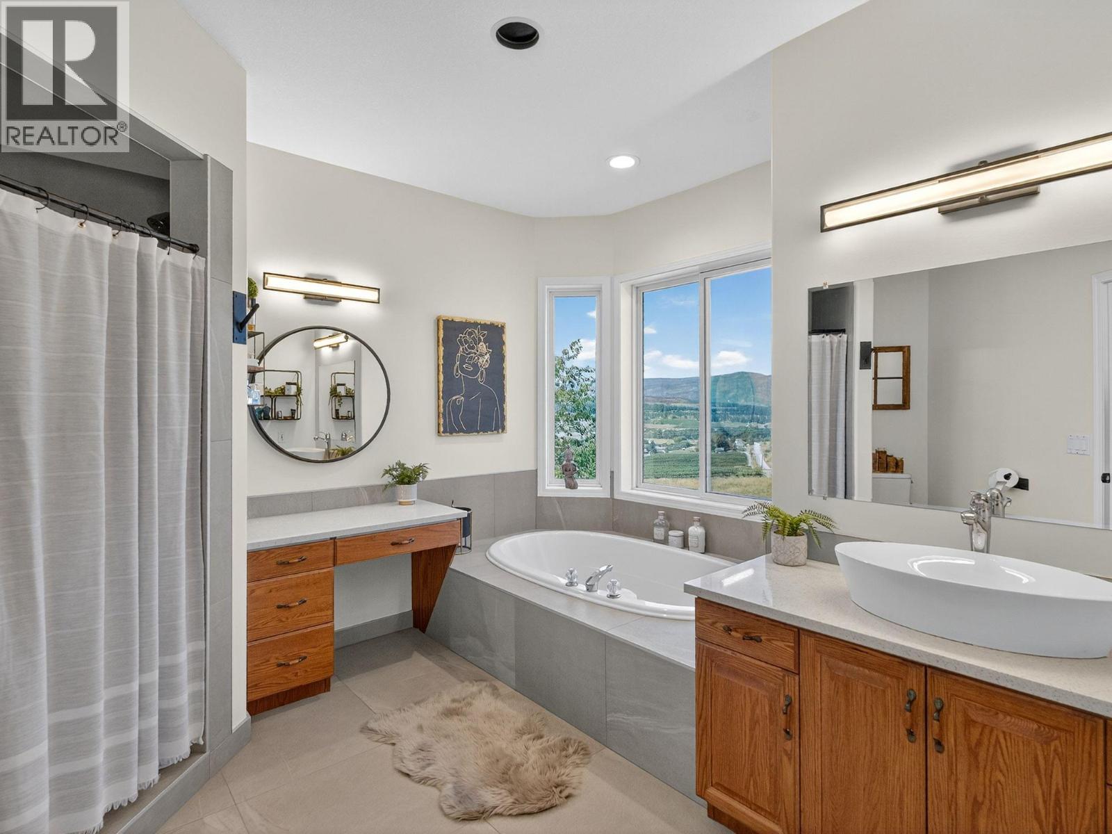 5955 Postill Lake Road. Kelowna, British Columbia