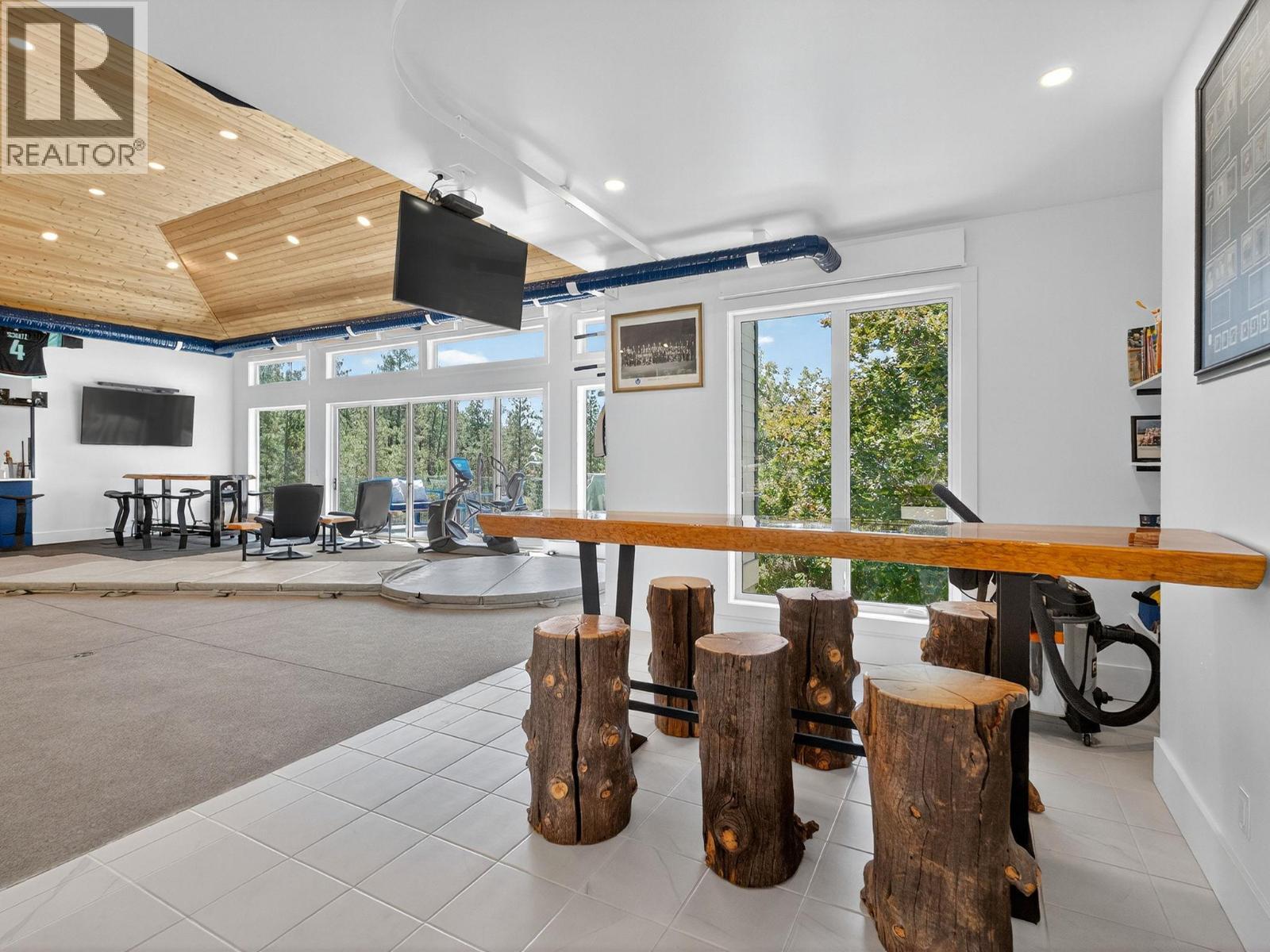 5955 Postill Lake Road. Kelowna, British Columbia