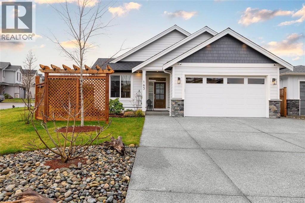 163 Cabot Crt, Parksville