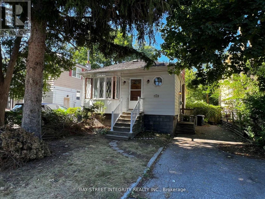 204 Greenfield Avenue, Toronto (willowdale East)