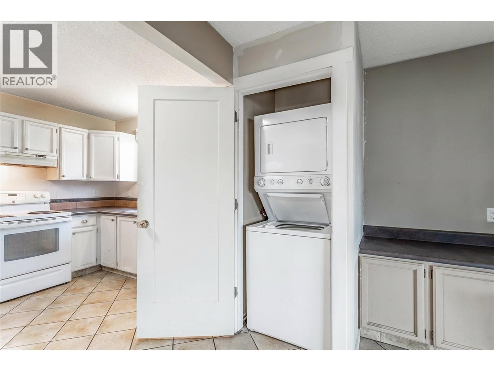 758 Josselyn Court. Kelowna, British Columbia