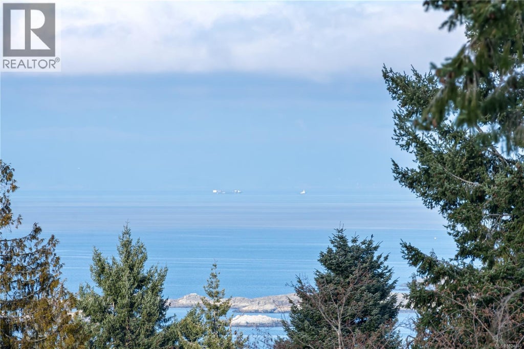 7496 Clark Crecent, Lantzville