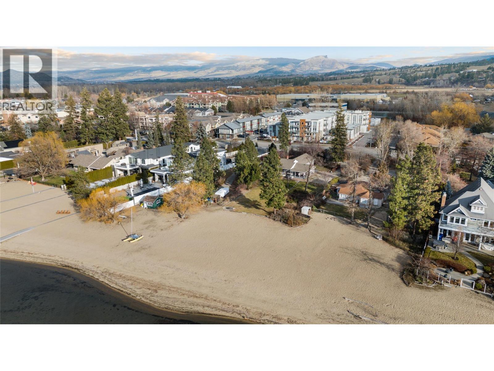 4158 Lakeshore Road. Kelowna, British Columbia