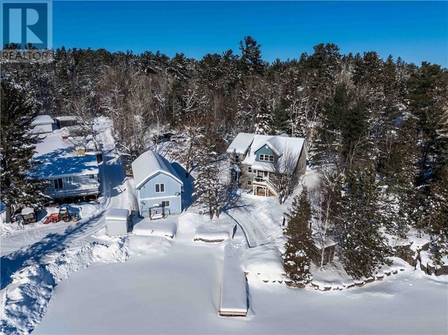 1168 West Bay, Capreol