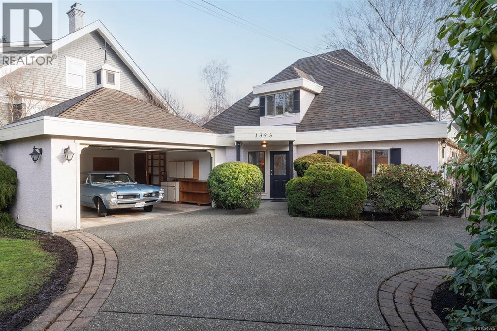 1393 Monterey Avenue, Oak Bay