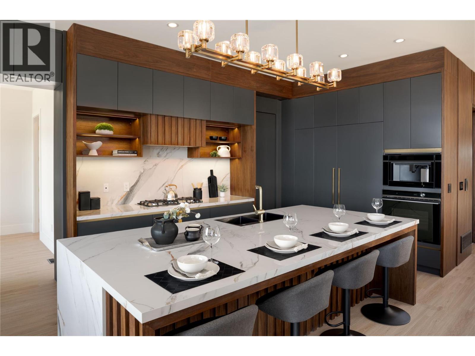 1016 Emslie Street. Kelowna, British Columbia